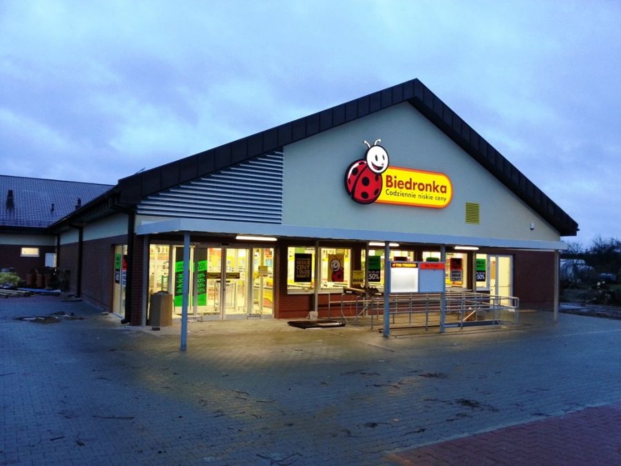 Dolice – Supermarket BIEDRONKA – okna aluminiowe, drzwi aluminiowe, witryny aluminiowe, drzwi automatyczne, żaluzje elewacyjne aluminiowe, drzwi ewakuacyjne