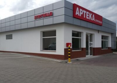 Jenin – Apteka STRYWALD – stolarka Aluminiowa i PCV, elewacja wentylowana typu Alucobond