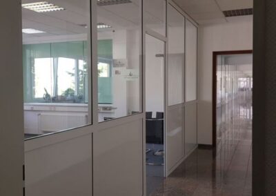 Niemcy budynek biurowy – ścianki działowe szklane i aluminiowo-szklane