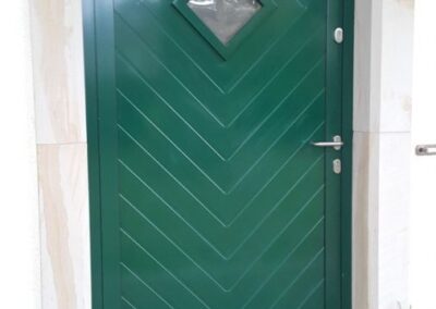 Niemcy – stolarka aluminiowa : Aluminiowe drzwi zewnętrzne, okna tarasowe dwuskrzydłowe, okna aluminiowe uchylno rozwierne