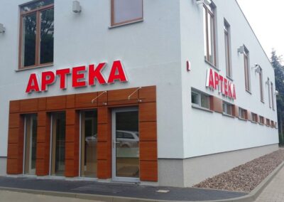 Gorzów Wlkp. – Apteka STRYWALD – okna PCV, drzwi PCV, panele elewacyjne, daszek szklany