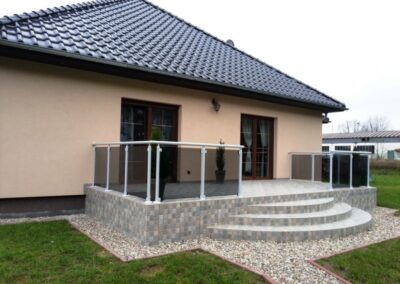 Dom jednorodzinny – balustrady aluminiowe