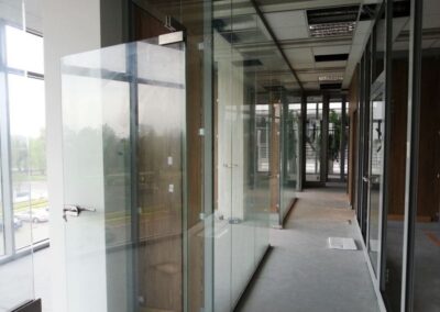 Ścianki działowe aluminiowo drewniane